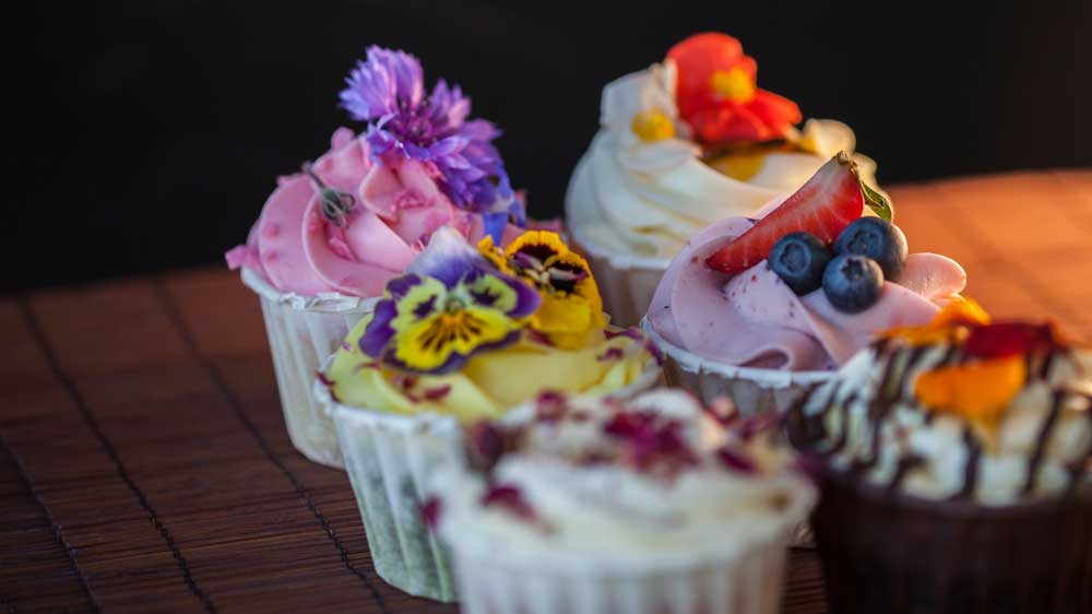 Fingerfood, Cupcakes mit Blüten