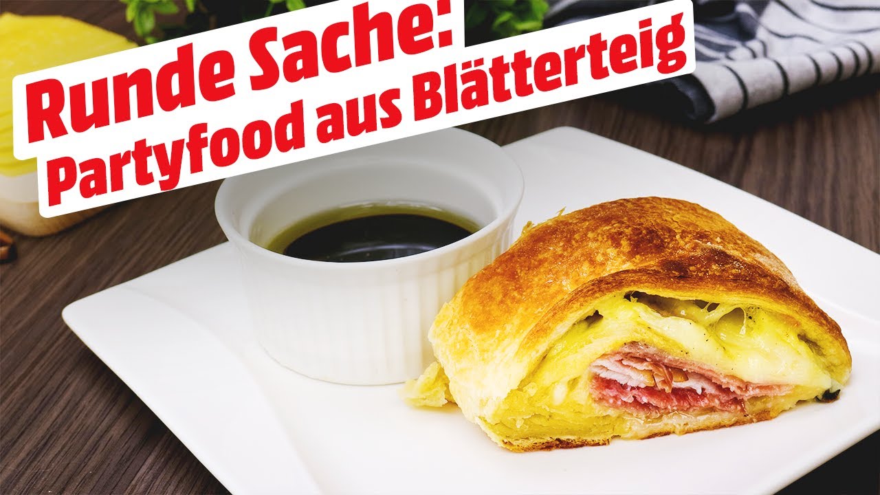 Blätterteigring, gefüllt mit Salami, Schinken und Käse • Koch-Mit