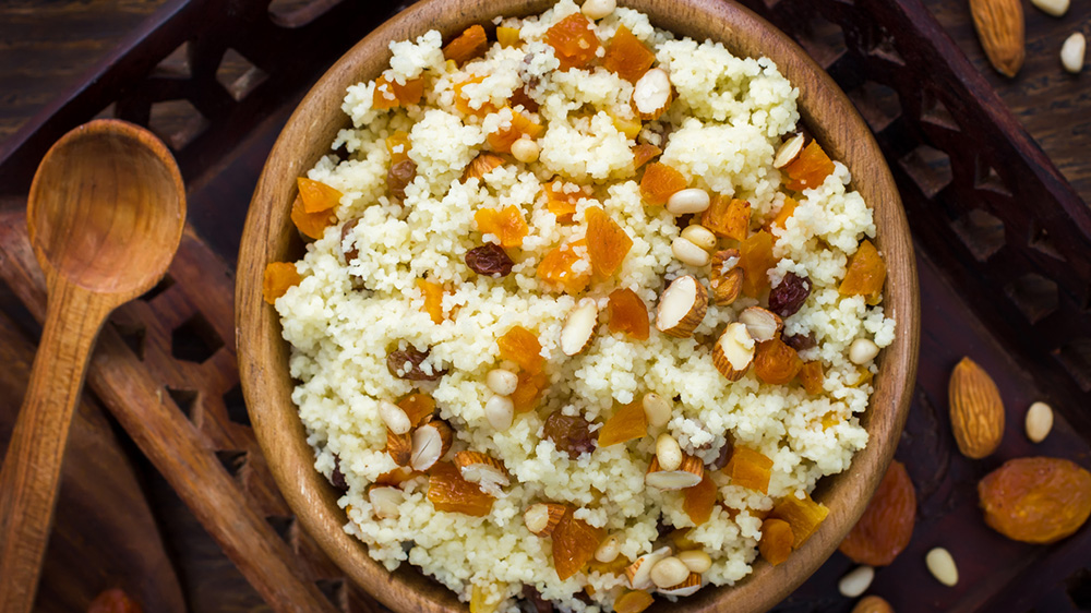 Couscous-Müsli mit Nüssen und Früchten