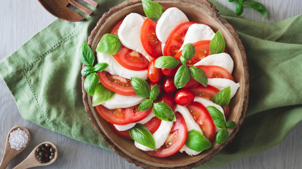 Caprese | Tomate-Mozzarella mit Basilikumpesto • Koch-Mit