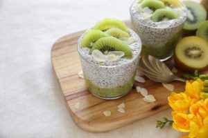 Chia Kokos Pudding mit Kiwi Püree