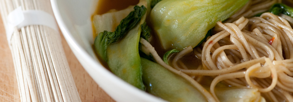 Miso-Suppe mit Soba-Nudeln
