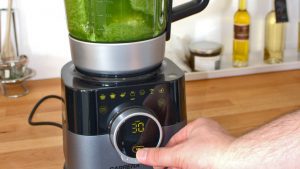 Carrera Standmixer 655 mit gruenem Smoothie