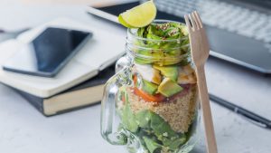 Salat im Glas Büro