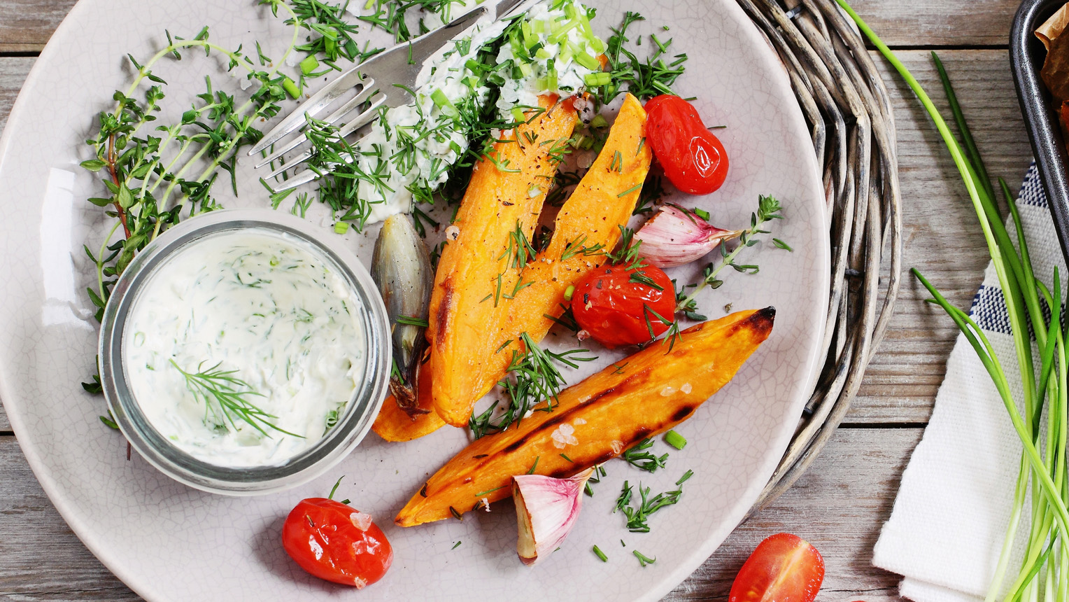 Rezept für gebackene Süßkartoffeln mit &amp;quot;veganem Cashew-Käsedip“ • Koch Mit