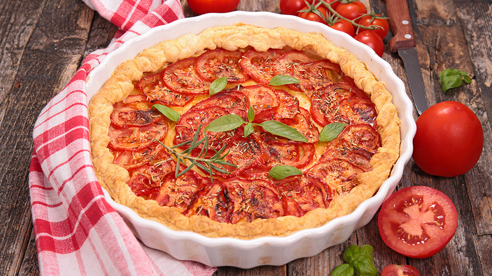 Saftig: Blätterteig-Quiche mit Tomate und Mozzarella