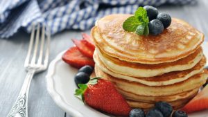 Pancakes mit frischen Beeren