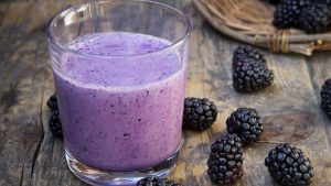 Proteinshake Brombeere