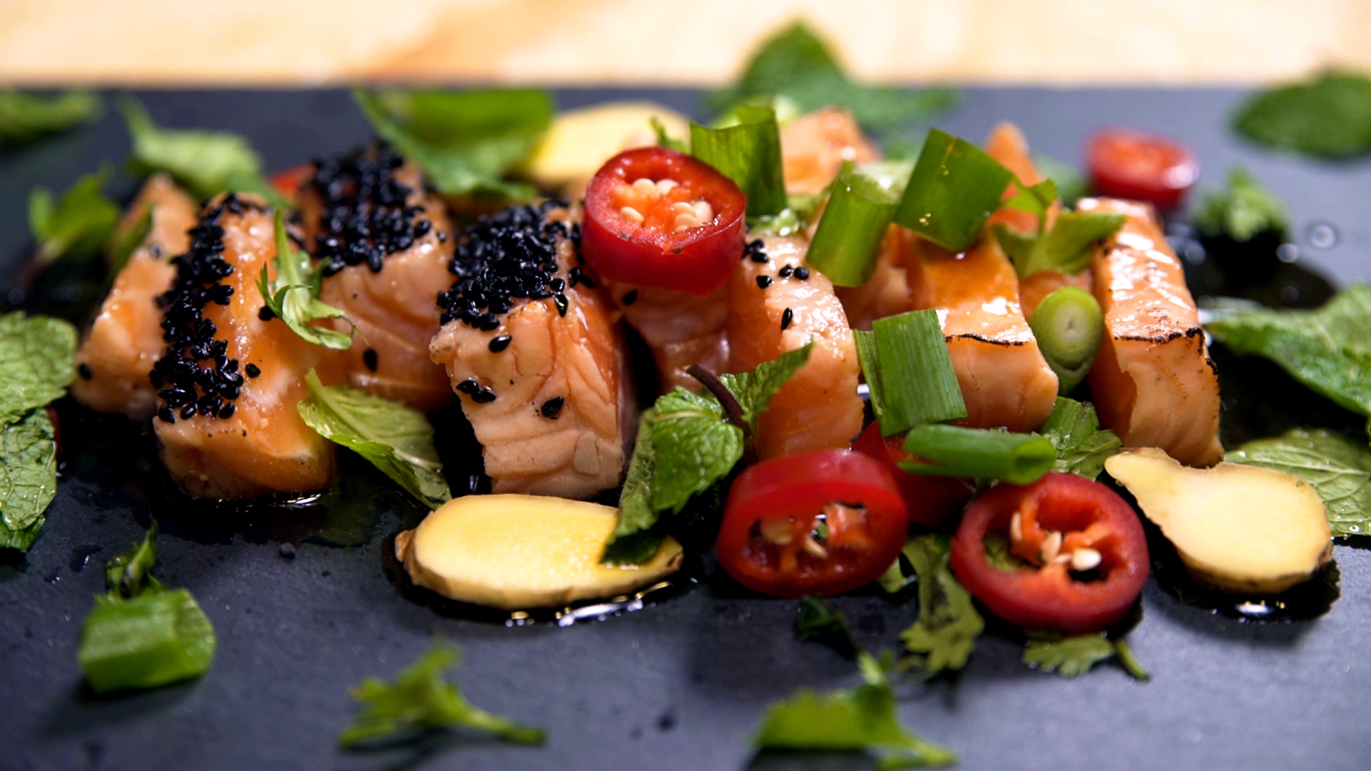 Thunfisch und Lachs flambieren - so einfach geht&amp;#39;s • Koch-Mit