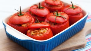 Schnell und gesund Kochen : Gefüllte Tomaten mit Couscous, Schafskäse und Zucchini