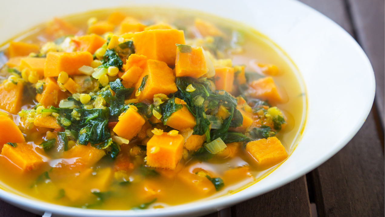 Veganes Linsencurry mit Sueßkartoffel und Spinat • Koch-Mit