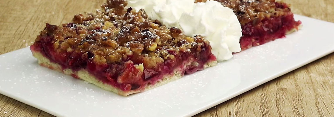 Pflaumenkuchen mit Haselnuss-Streusel