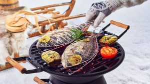 Zwei Fische im Ganzen gegrillt