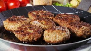 Hackfleisch übrig: Eine griechische Variante des Hackfleisch