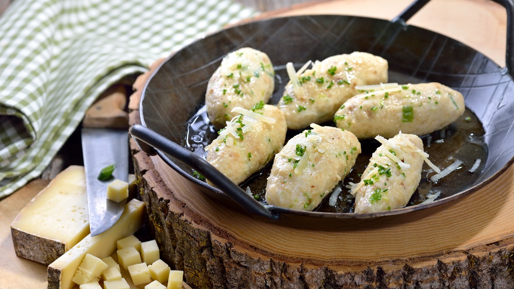 Deftige Südtiroler Kasnocken mit gebräunter Butter und Parmesen ...