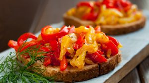 Bruschetta: Bruschetta mit Tomaten und Paprika