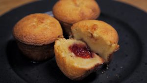 Cake Factory: Leckere Muffins mit Himbeerfüllung