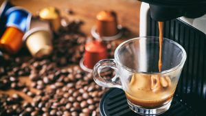 Küchenmaschinen: Leckerer Kaffee aus der Kaffeemaschine