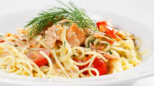 One Pot Pasta Rezepte: Mit Lachs und Tomaten