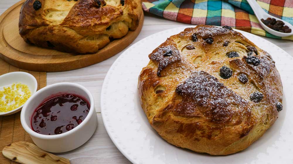 Saftiges Osterbrot - Der Klassiker mit Rosinen • Koch-Mit