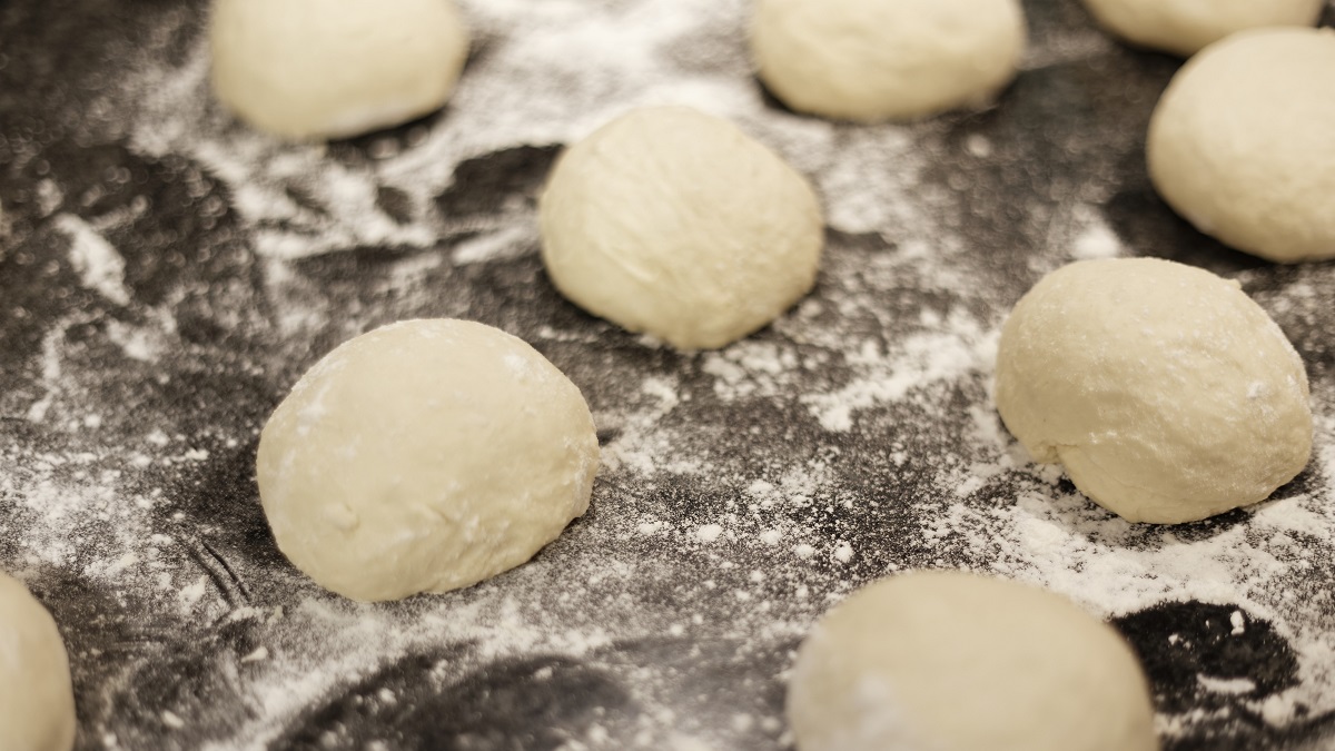 So gelingen Hefeklöße, süß oder herzhaft: Das Rezept