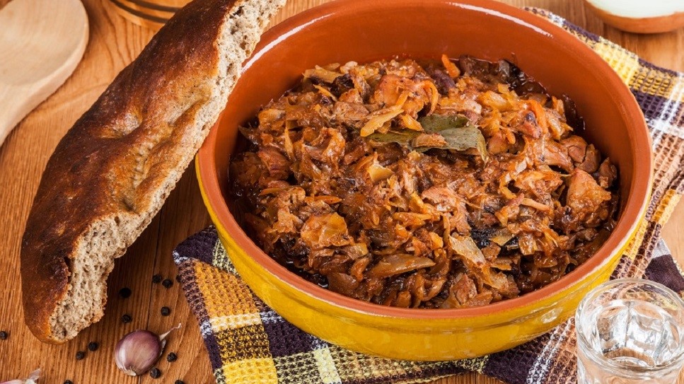 Bigos - deftiger Sauerkrauteintopf aus Polen • Koch-Mit