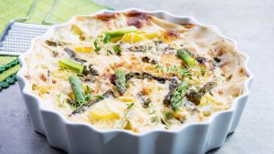 Spargel aus dem Ofen: Kartoffelgratin mit Spargel