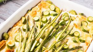 Spargel aus dem Ofen: Spargellasagne mit Zucchini