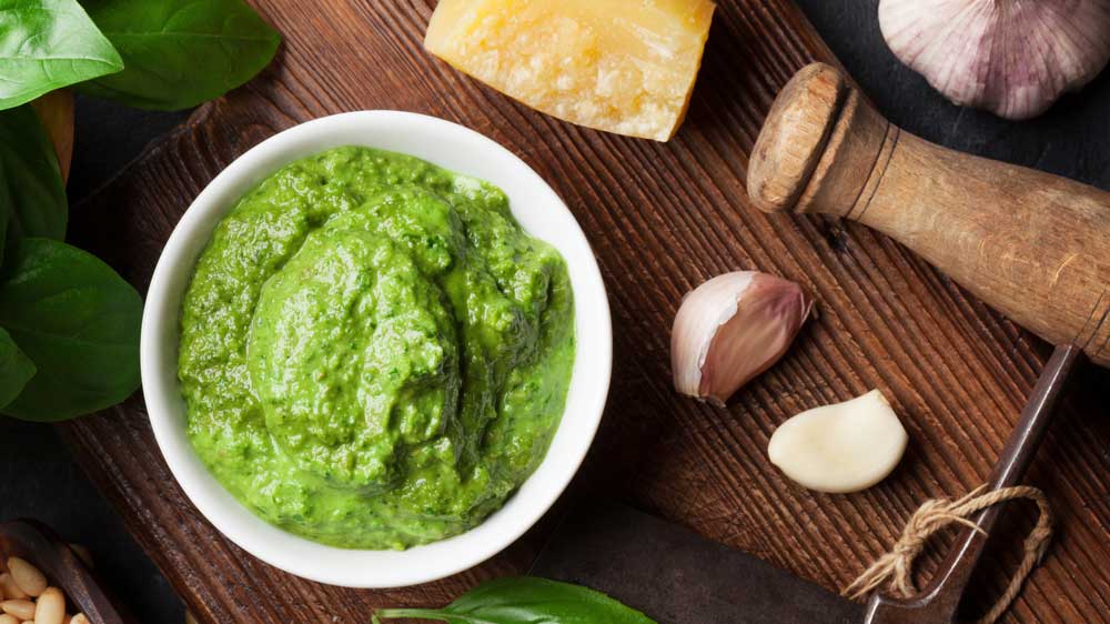 Mangold-Pesto mit Pinienkernen