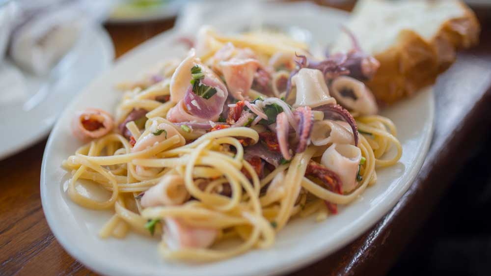 Mediterraner Nudelsalat mit Calamaretti