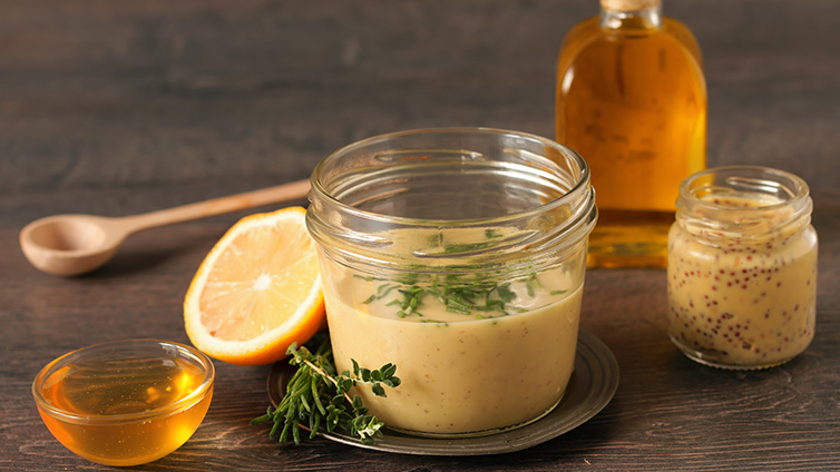 Grillsaucen: Cremige Honig-Senf Sauce mit Orange