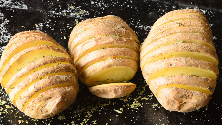 Kartoffelspieße: Kartoffelscheiben für die Spieße