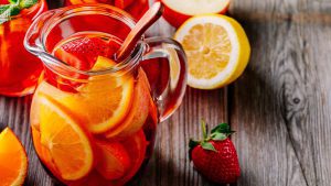 Sangria in kindergerecht: Kinderpunsch mit Erdbeeren und Orangen