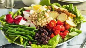 Der Nizza-Salat mit frischen Bohnen, knackigem Salat und saftigem Thunfisch