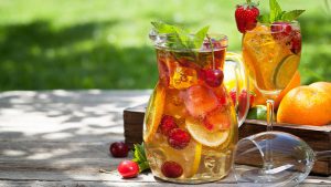 Sekt Sangria mit Orangen und Kirschen