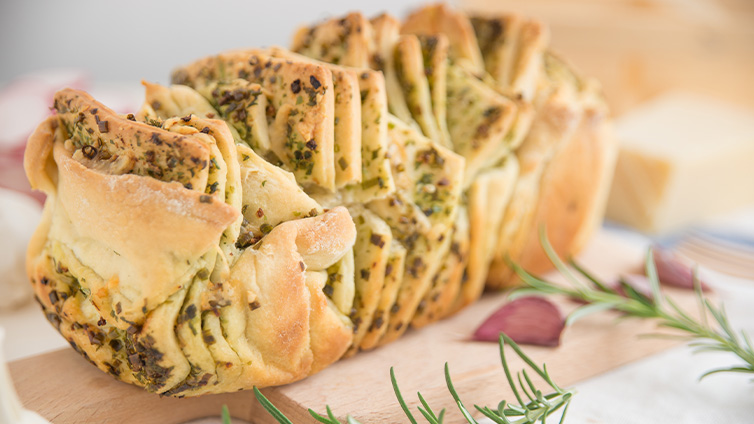 Zupfbrot mit Kräuterbutter