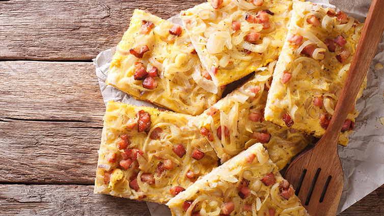 Klassischer Zwiebelkuchen vom Blech | Einfaches Rezept • Koch-Mit