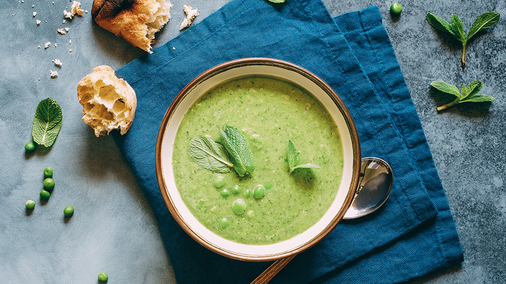 Erbsencremesuppe mit Zucchini