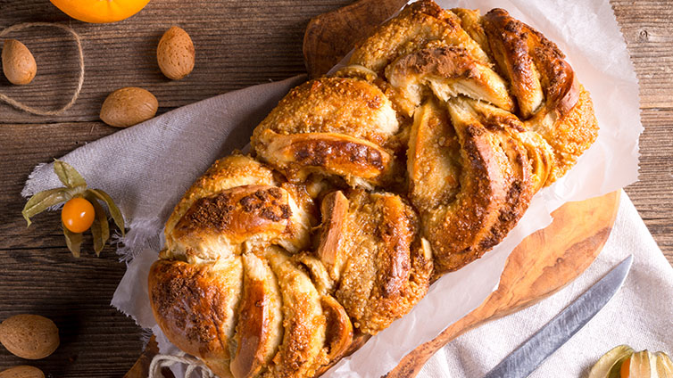 Fertig gebackenes Orangenbrot