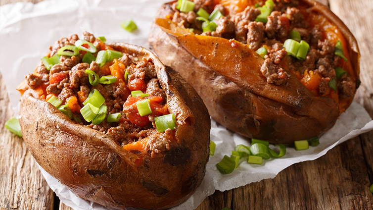 Süßkartoffeln für die Tex Mex Ofenkartoffel