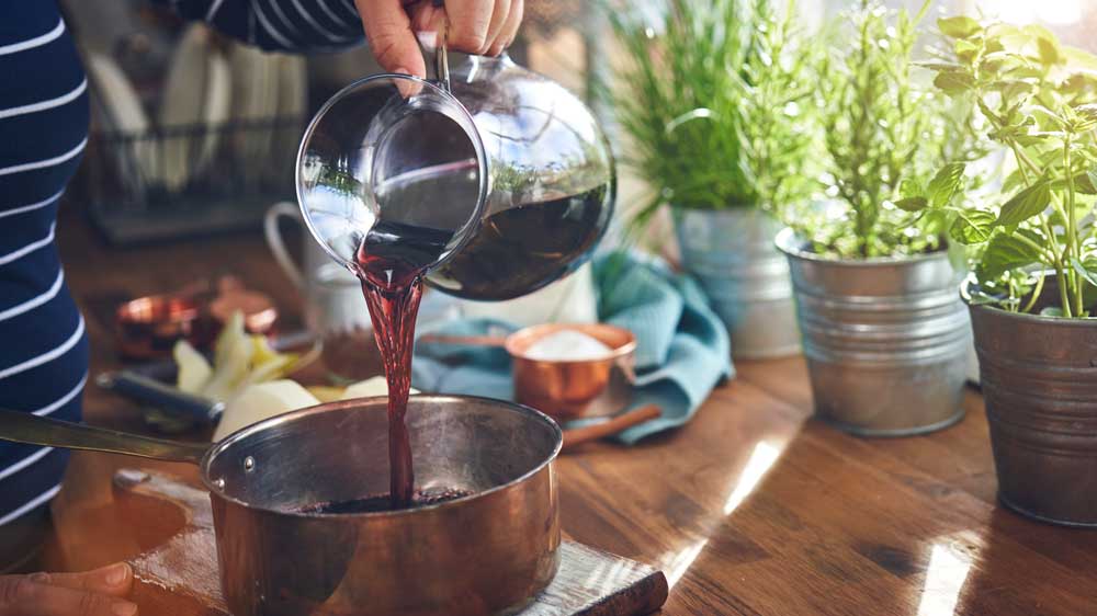Rotwein-Butter-Soße - Perfekt zu Fisch und Fleisch • Koch-Mit