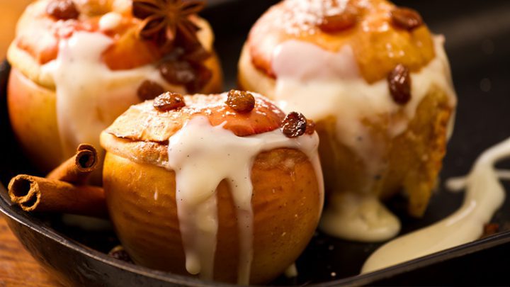 Bratäpfel mit Rosinen und Vanillesoße | Das klassische Rezept • Koch-Mit