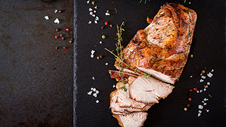 Putenbrustbraten festlich angerichtet