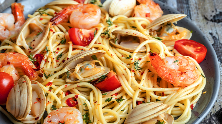 Frutti Di Mare In Sahneauce Zu Spaghetti — Rezepte Suchen