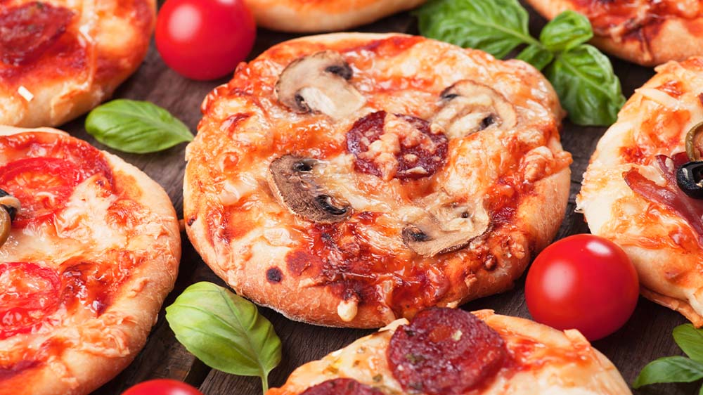 Mini-Pizzen mit verschiedenen Belägen