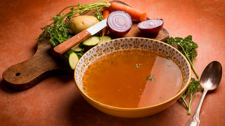 Selbstgemachte Suppe aus Gemüse