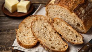 Brotscheiben vom Sauerteigbrot