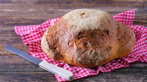 Joghurt-Krustenbrot im Ganzen