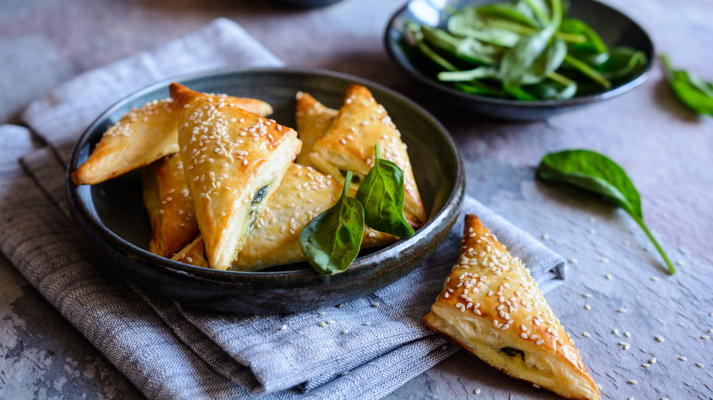 Schnelle Blätterteigtaschen - Mit Spinat-Feta-Füllung • Koch-Mit