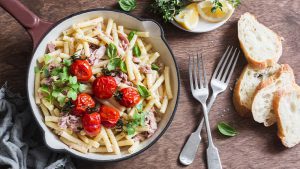 Pasta Vitello Tonnato mit Baguette 